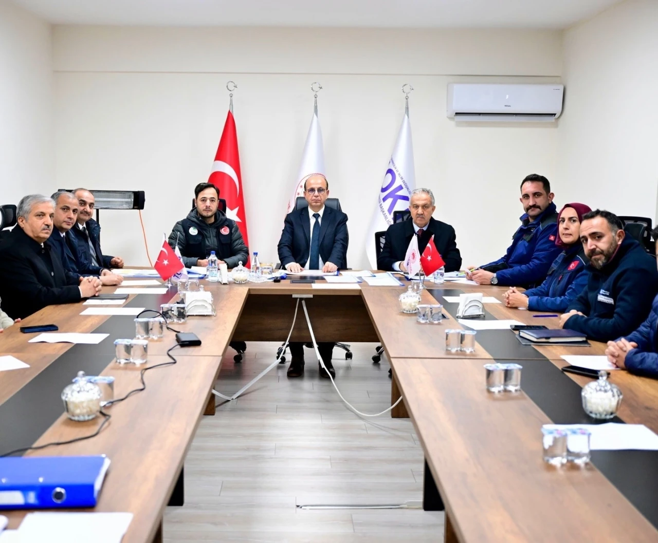 Başkan Ge&ccedil;it, "Gece g&uuml;nd&uuml;z demeden istişare i&ccedil;erisinde &ccedil;alışıyoruz"
