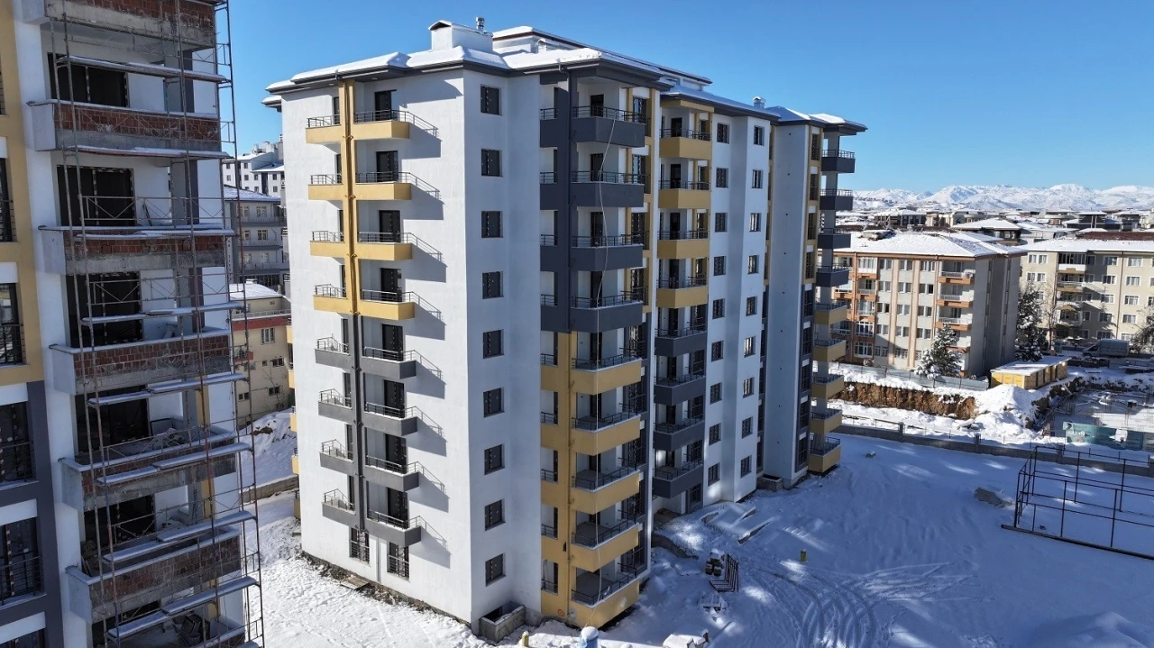 Başkan Ge&ccedil;it, "Yeşil yaşam evleri Yeşilyurt&rsquo;un geleceğine değer katıyor"
