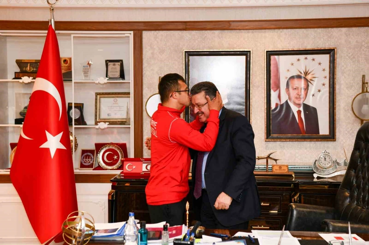 Başkan Genç’ten down sendromlu milli sporculara destek
