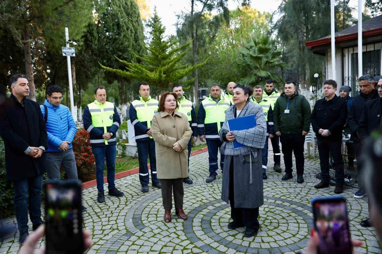 Başkan Gen&ccedil;ay: "Mezarlıklar d&uuml;zenli ve eksiksiz bir şekilde devredildi"
