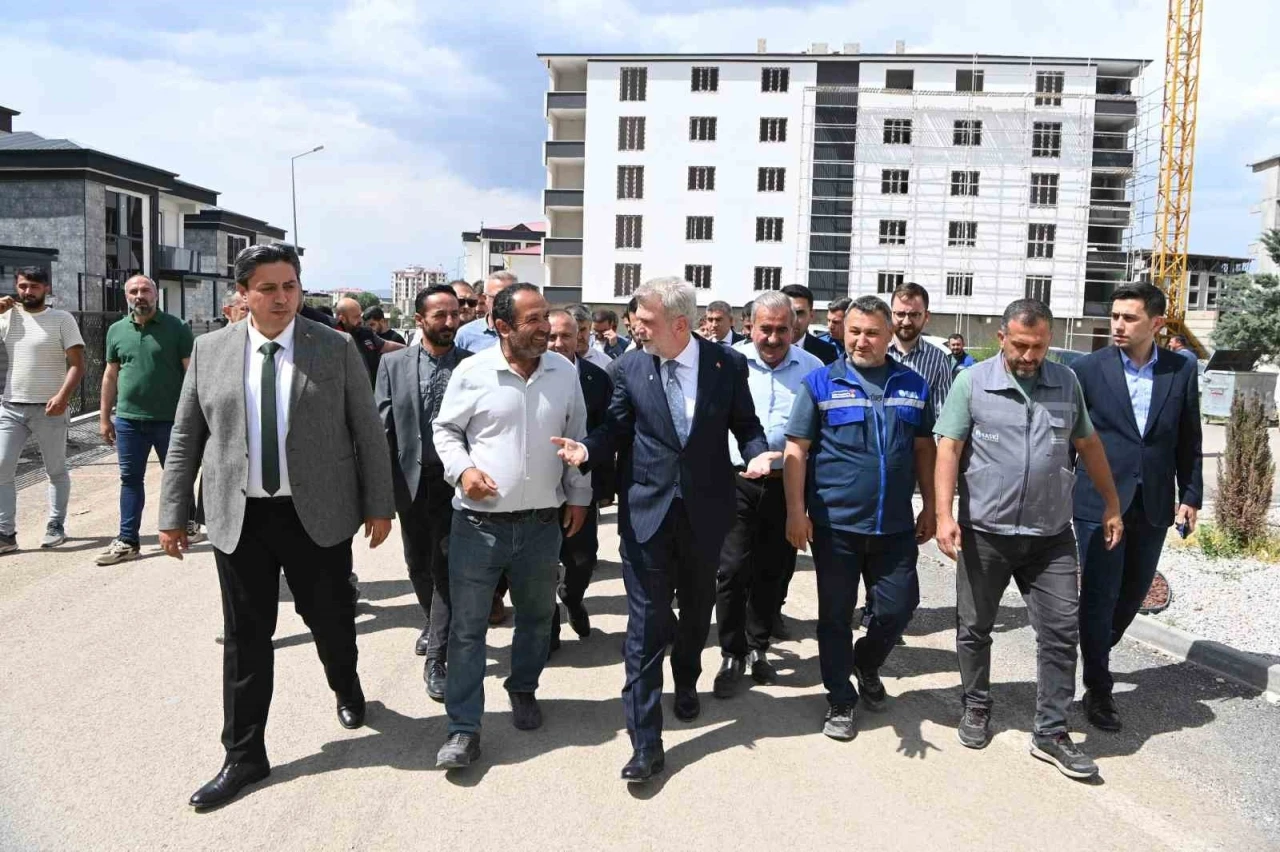 Başkan G&ouml;rgel: "Elbistan&rsquo;a 500 milyon liralık yol yatırımı kazandırıyoruz"
