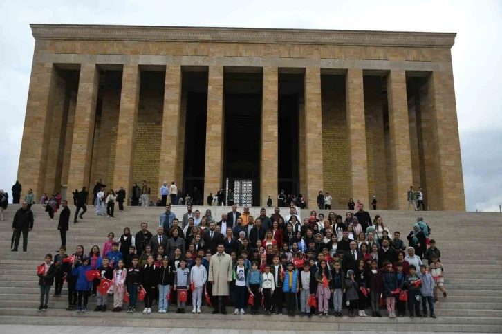 Başkan G&uuml;nel 100 &ccedil;ocukla birlikte Anıtkabir&rsquo;i ziyaret etti
