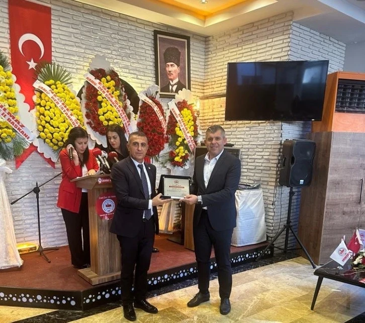 Başkan G&uuml;nel, yılın en başarılı başkanı se&ccedil;ildi
