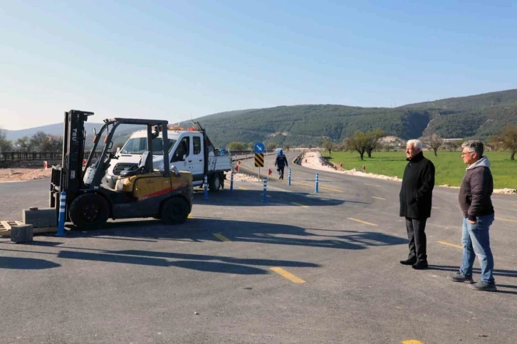 Başkan Gürün Menteşe’de devam eden yol çalışmasını inceledi