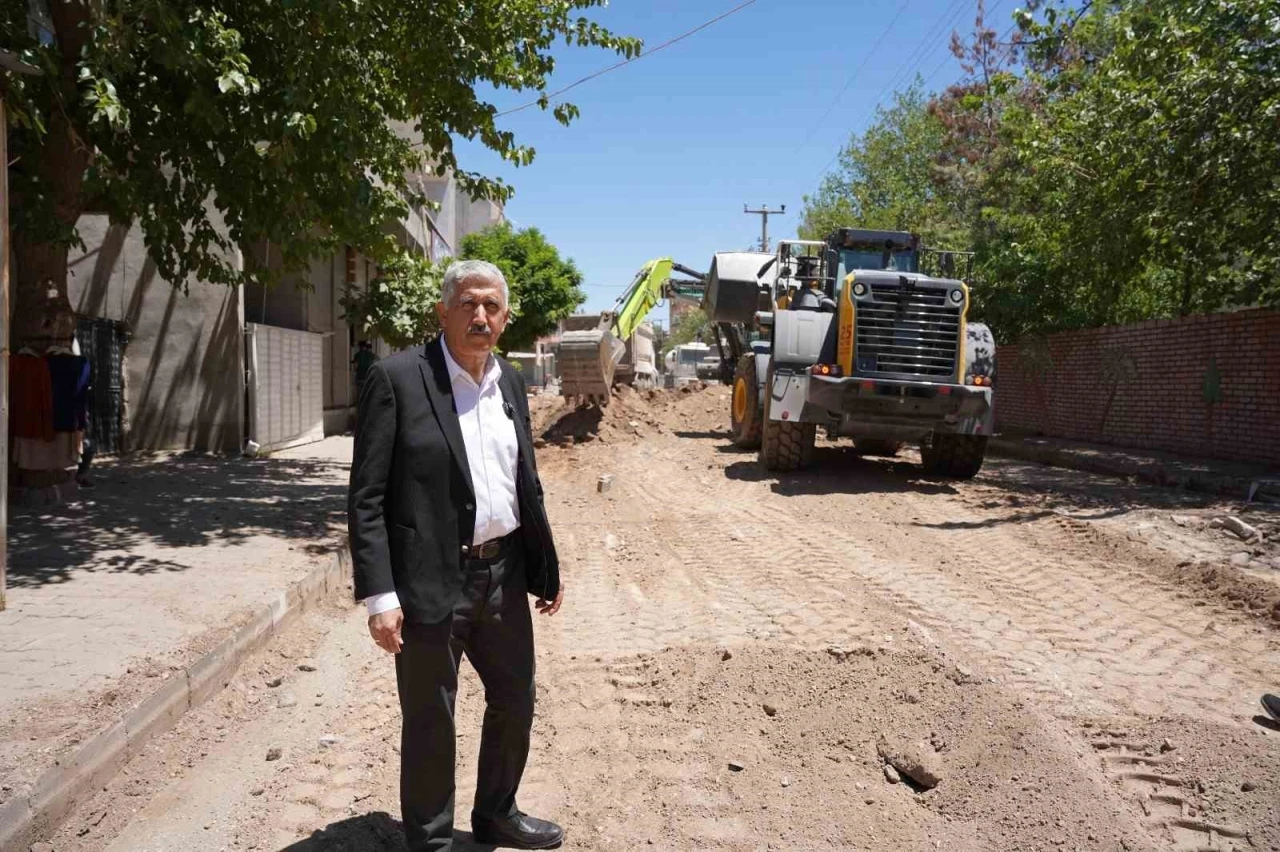 Başkan Hallaç: &quot;Konforlu ve dayanıklı yollarla Kahta’yı geleceğe hazırlıyoruz&quot;
