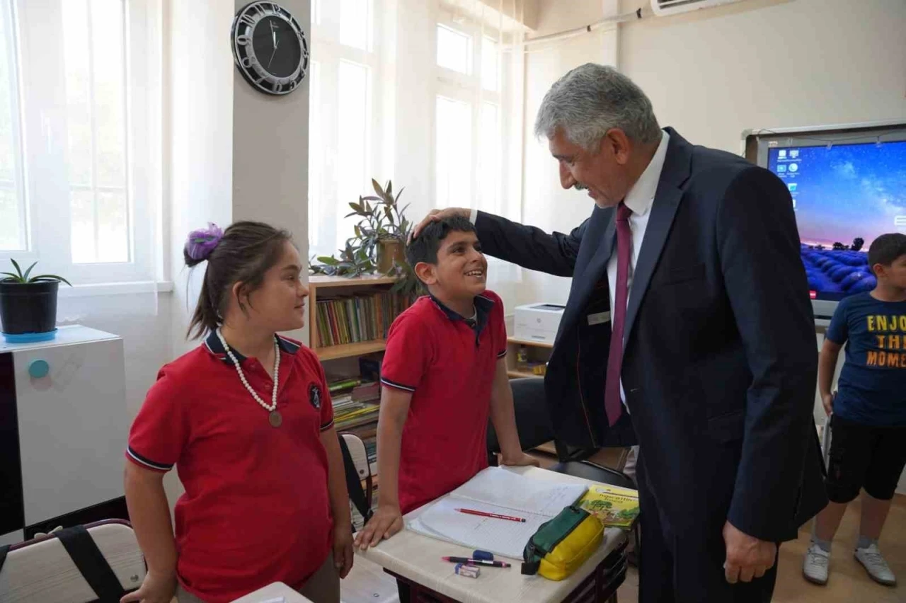 Başkan Halla&ccedil;&rsquo;tan &ouml;zel &ouml;ğrencilere anlamlı ziyaret
