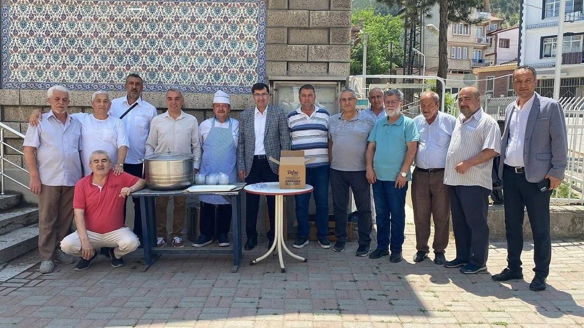 Başkan Kahveci, İstiklal Mahallesi’ndeki aşure etkinliğine katıldı
