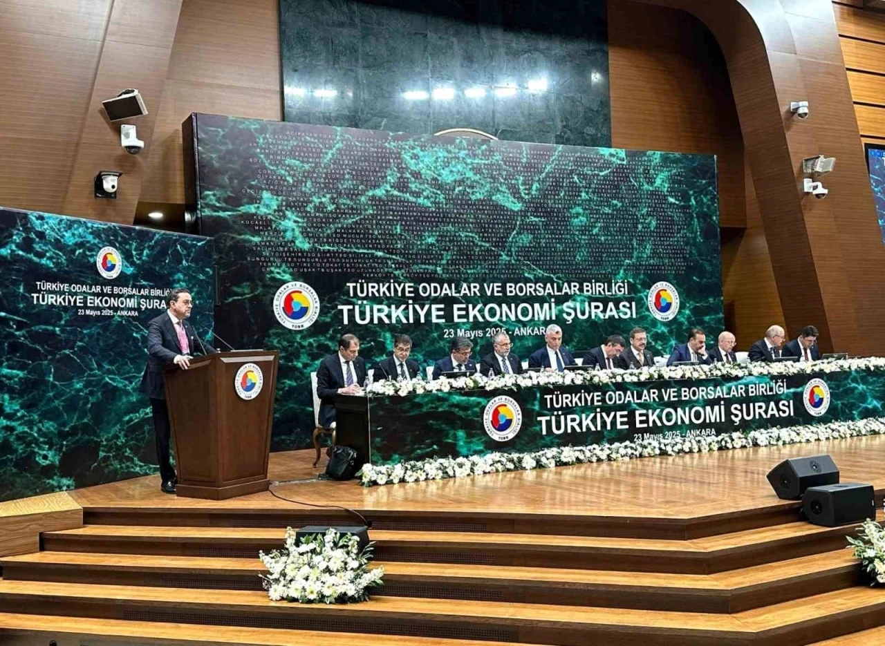 Başkan Kasapoğlu, ekonomi şurasında konuştu; &quot;Sanayici direniyor, destek şart&quot;
