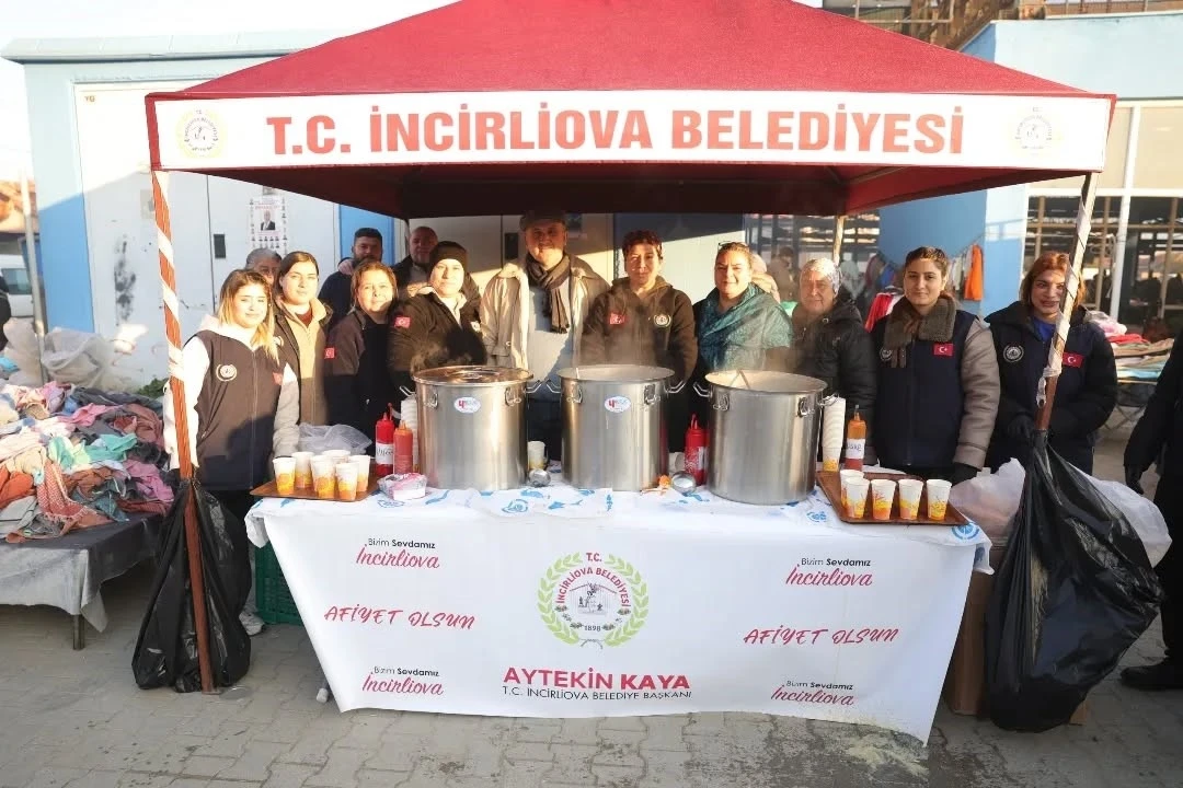 Başkan Kaya&rsquo;dan Acarlar Pazarı&rsquo;nda esnaf ve vatandaşlara sıcak &ccedil;orba
