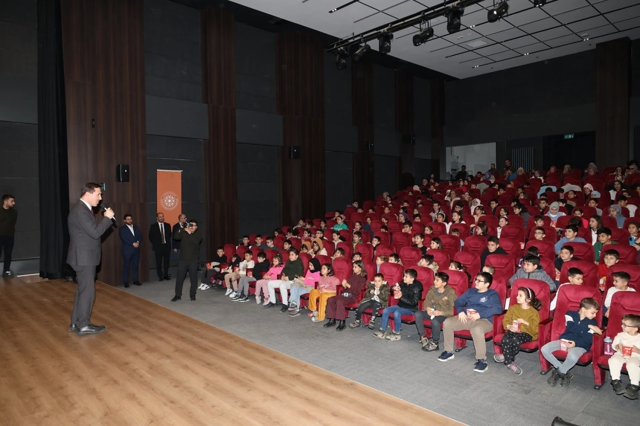 Başkan Kılca &ouml;ğrencilerin mutluluğuna ortak oldu
