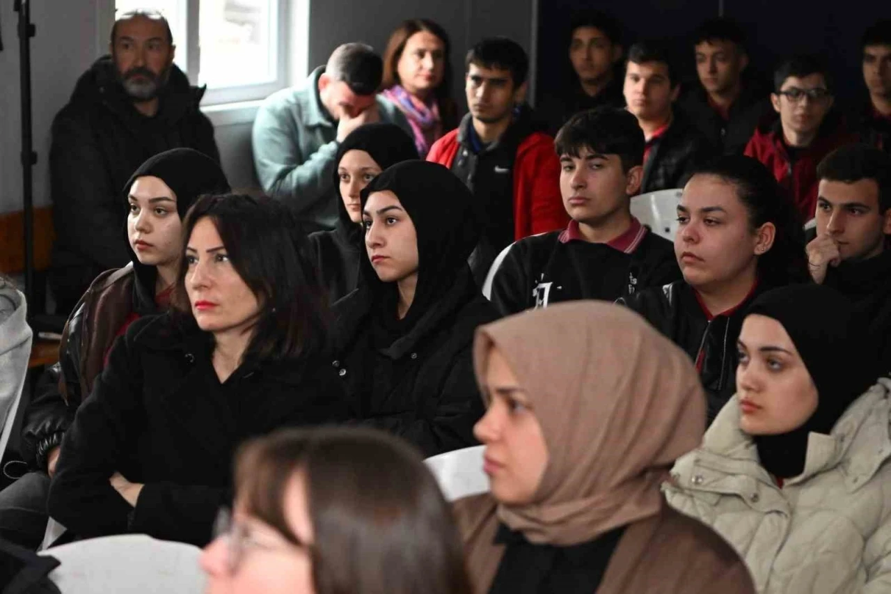 Başkan Kocaman liselilerin taleplerini dinledi
