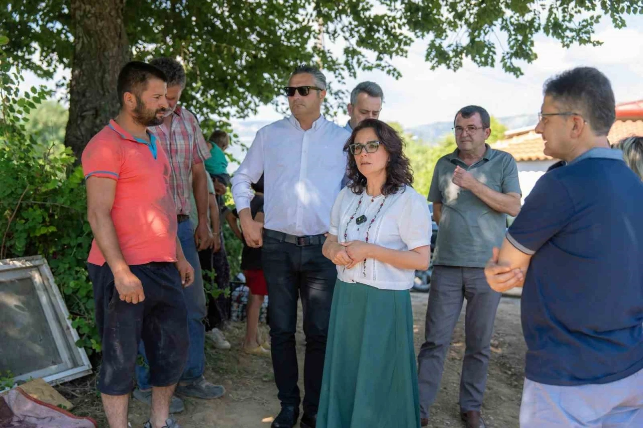 Başkan K&ouml;ksal Aras yangında evleri zarar g&ouml;ren aileyi ziyaret etti
