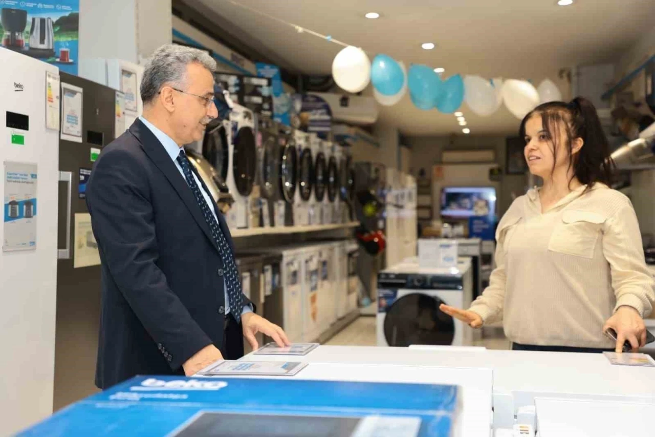 Başkan Kurnaz: &quot;Esnafımızın kapısını çalıyor, gönüllere dokunuyoruz&quot;
