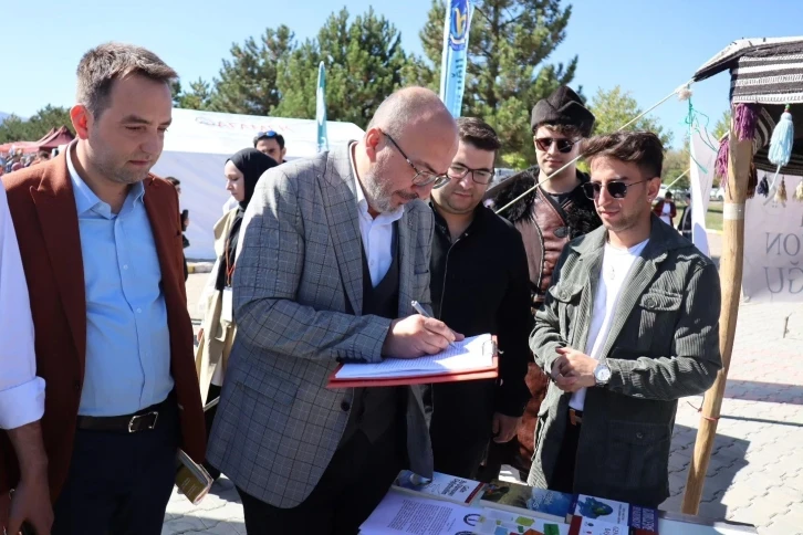 Başkan Mustafa &Ouml;nsay: "B&uuml;y&uuml;k ve g&uuml;&ccedil;l&uuml; T&uuml;rkiye&rsquo;nin mimarları, gen&ccedil;lerimize g&uuml;veniyoruz"
