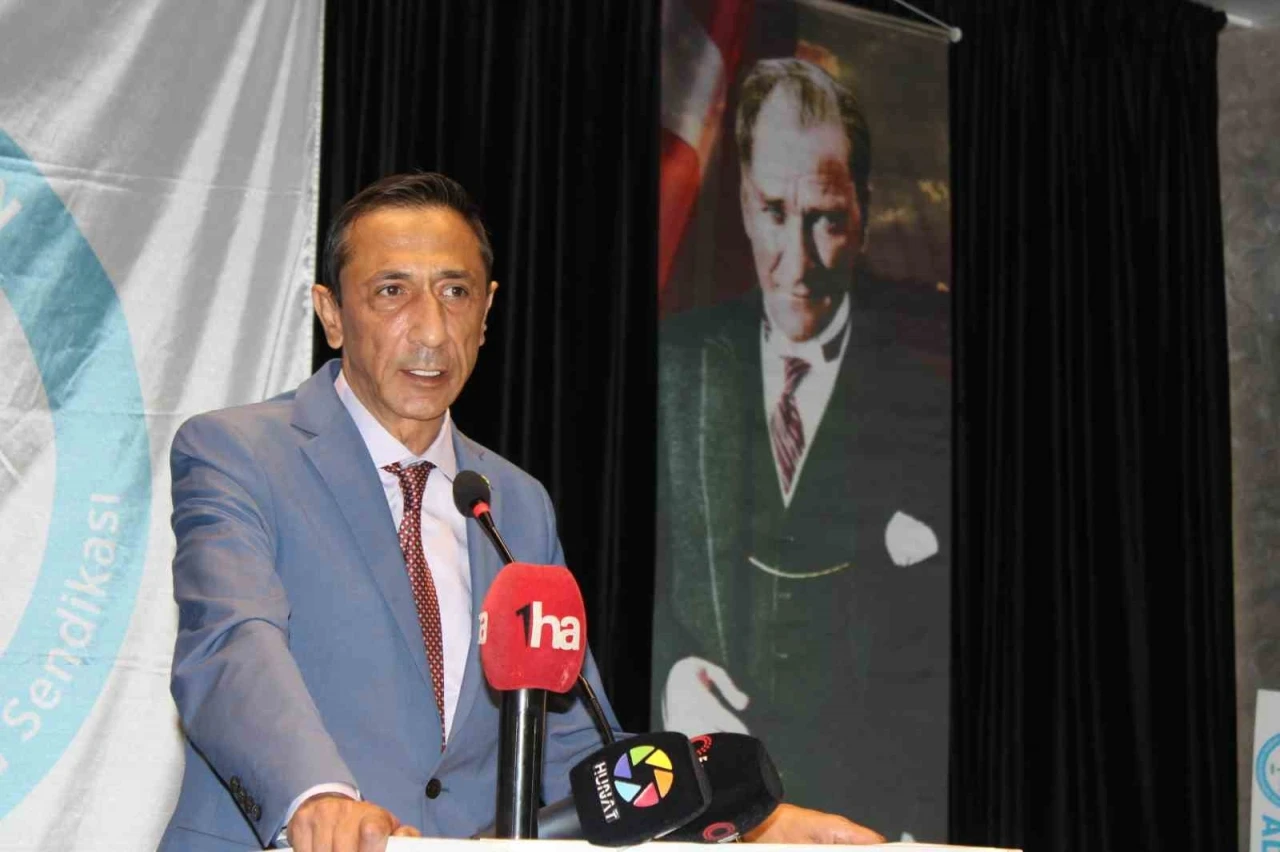 Başkan Özat: "Bizim tek gündemimiz eğitim çalışanlarının haklarını savunmak"