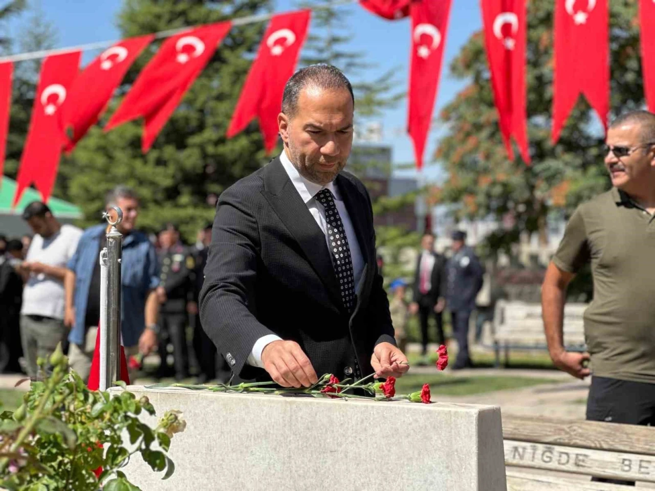 Başkan Özdemir: &quot;O karanlık gecede sadece darbe girişimi engellenmedi&quot;
