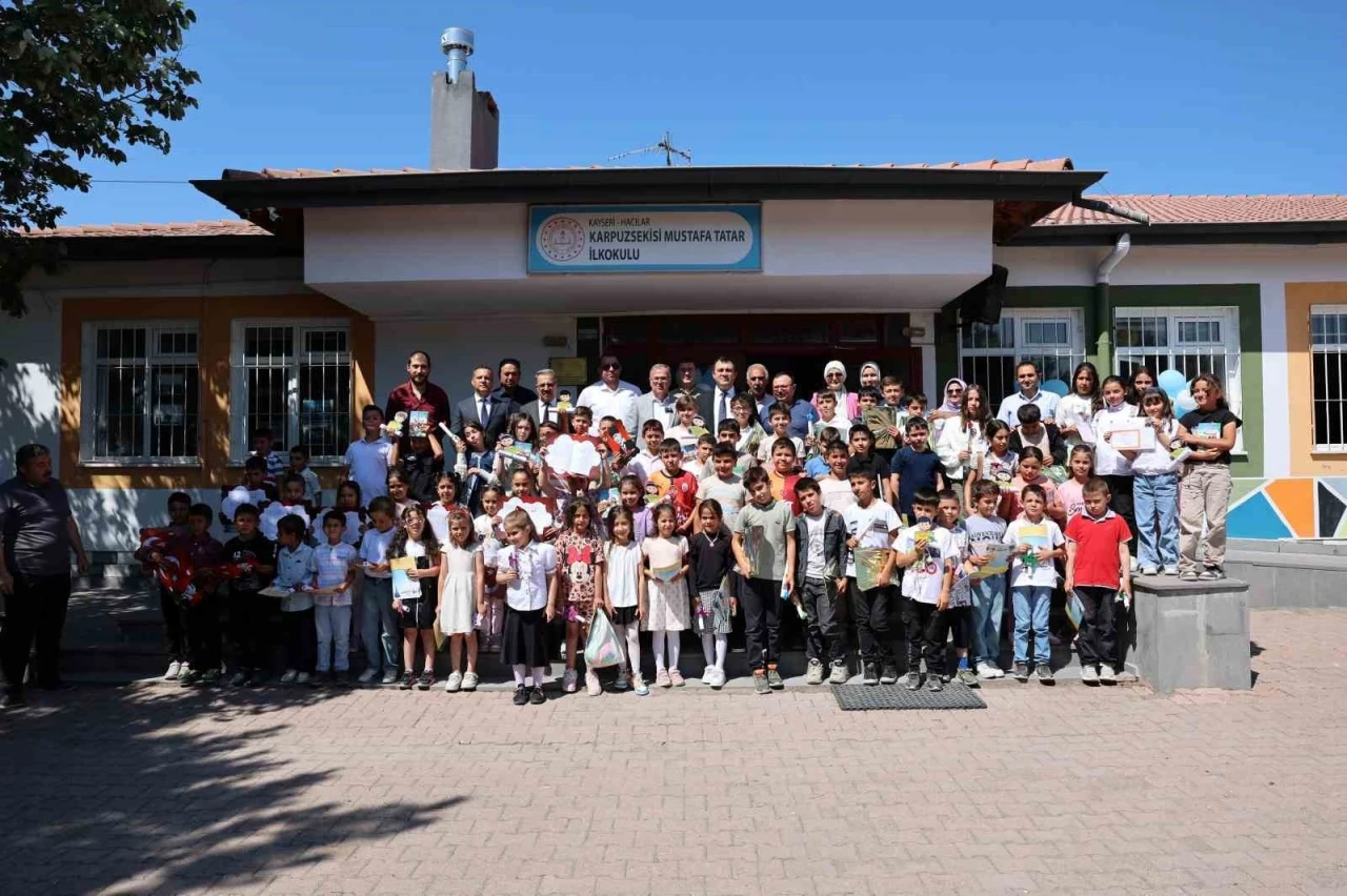 Başkan Özdoğan, öğrencilerin karne heyecanına ortak oldu
