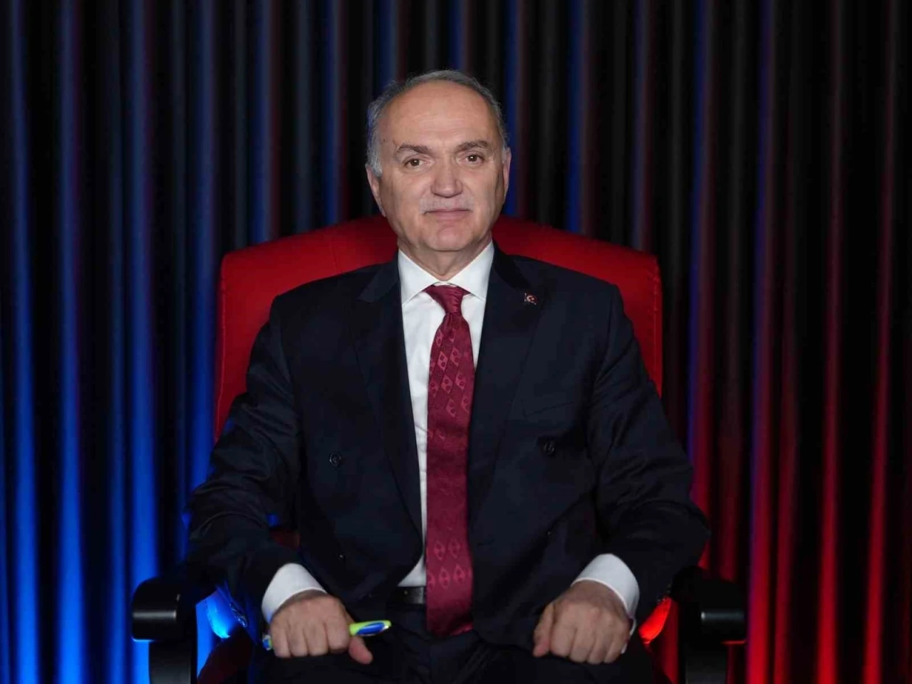 Başkan Özlü, &quot;Cedidiye Kent Meydan projesinden kamu zararı değil, kamu yararı var&quot;
