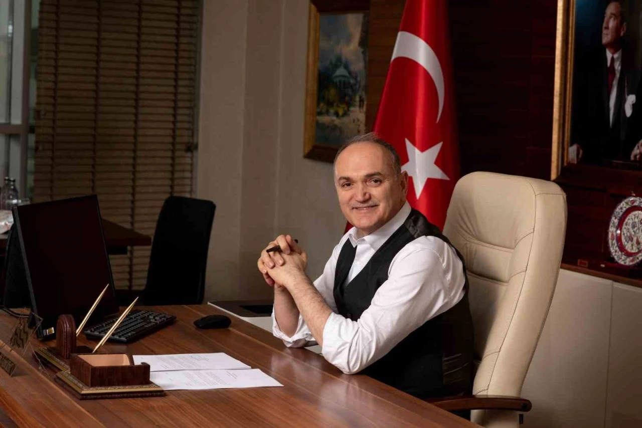 Başkan &Ouml;zl&uuml;, "Tatilde sporu ve kitap dostluğunu unutmayın"
