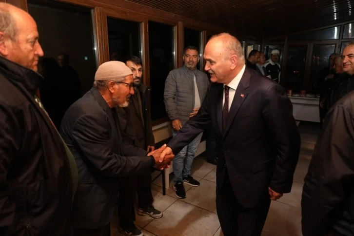 Başkan &Ouml;zl&uuml; sıkılmadık el bırakmadı
