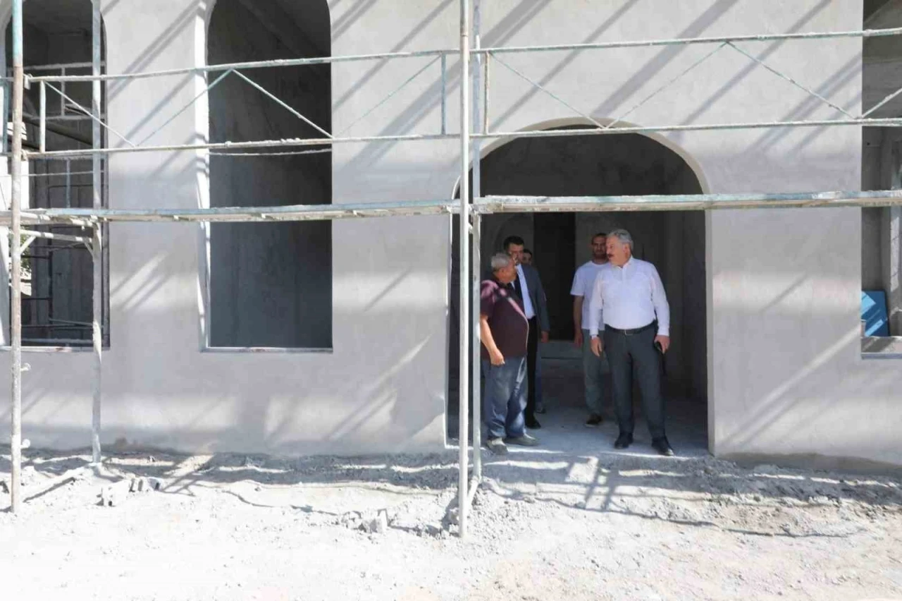 Başkan Palancıoğlu’ndan yapımı devam eden Hayrat Camii’nde inceleme
