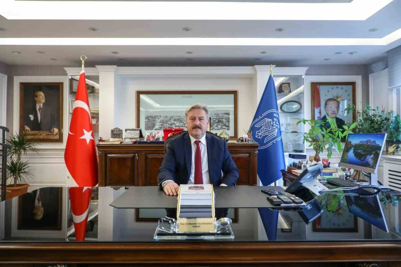 Başkan Palancıoğlu: "Berat; iyiliğe ulaşmak i&ccedil;in bir m&uuml;jdedir"
