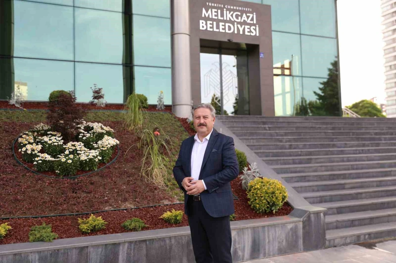 Başkan Palancıoğlu Yıldırım Beyazıt&rsquo;ta yeni ortaokul i&ccedil;in butona bastı
