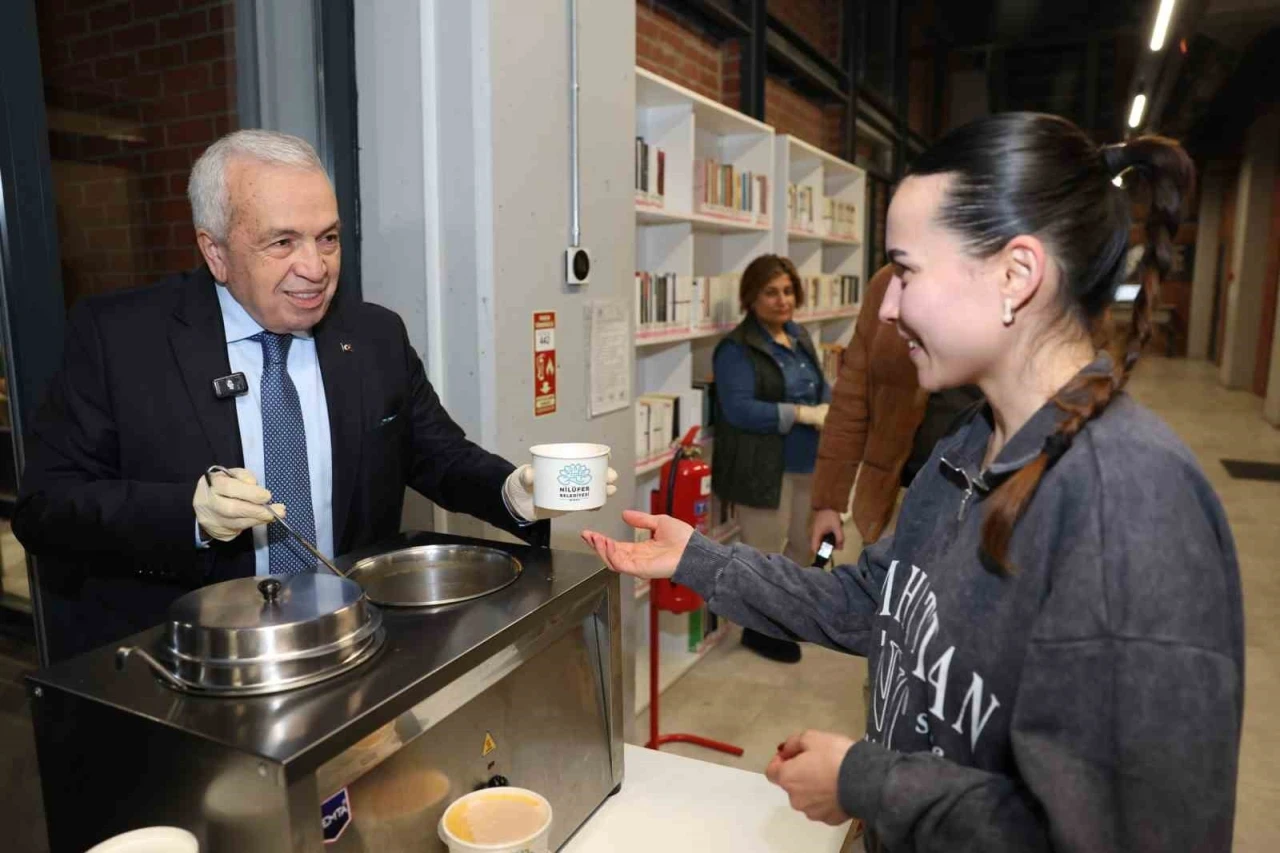 Başkan Şadi &Ouml;zdemir&rsquo;den finaller &ouml;ncesi gen&ccedil;lere moral ziyareti
