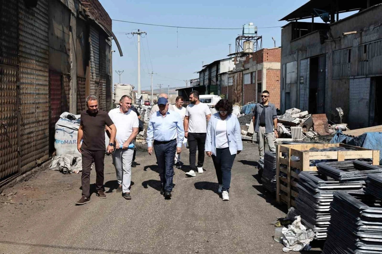 Başkan Şadi &Ouml;zdemir mahallelerdeki sorunları yerinde inceledi
