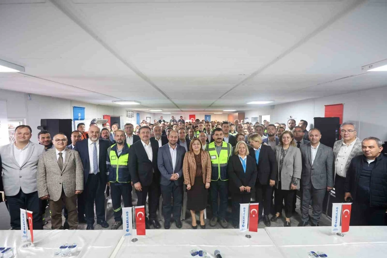 Başkan Şahin, 1 Mayıs’ta belediye çalışanlarıyla bir araya geldi
