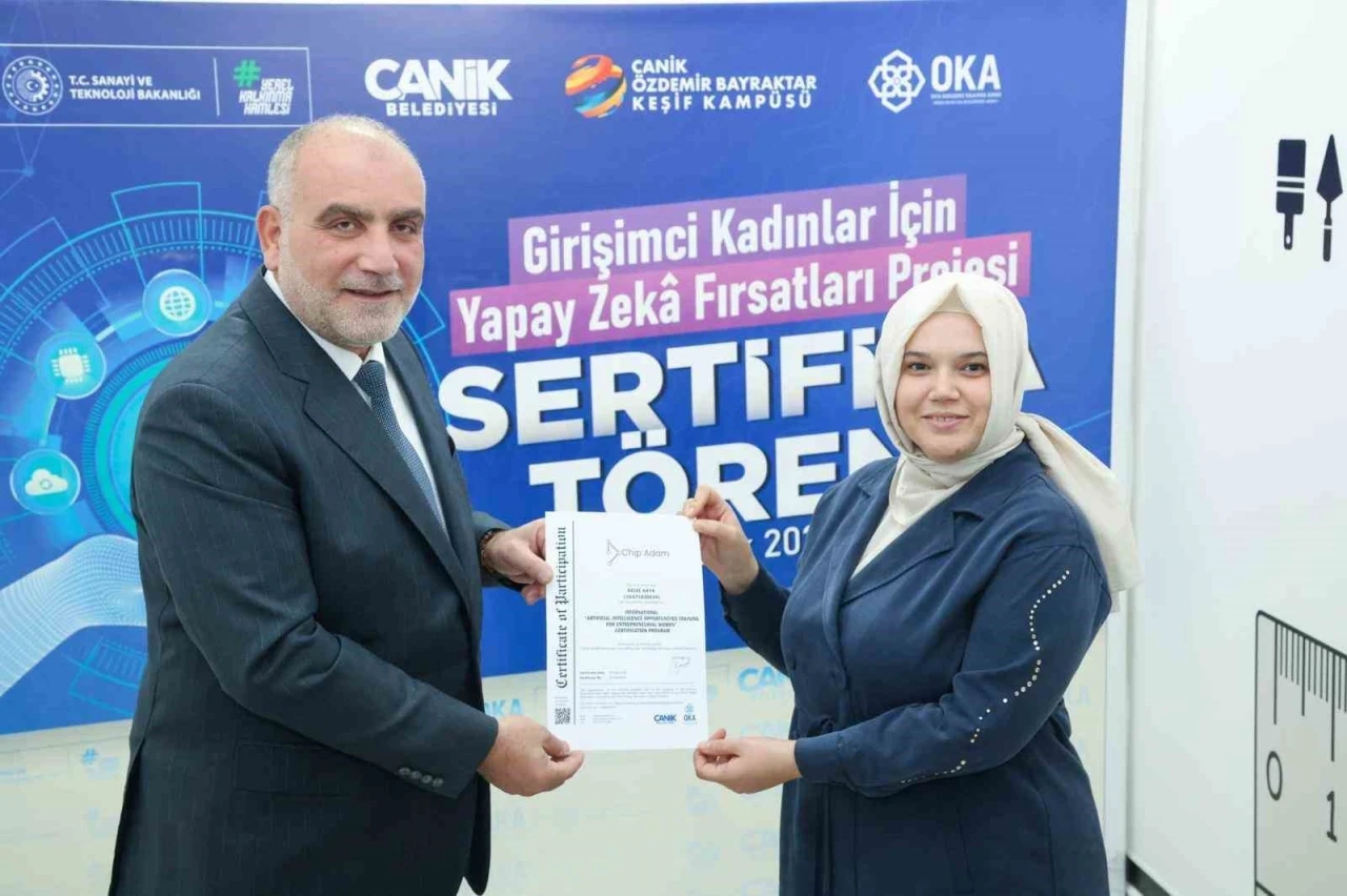 Başkan Sandık&ccedil;ı: "Hanım kardeşlerimiz, teknolojilerin getirdiği fırsatlarla kariyer planlamalarını oluşturuyor"
