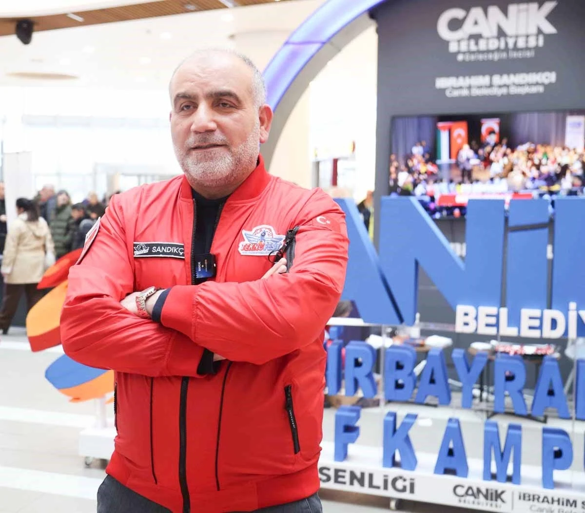 Başkan Sandıkçı: &quot;Öğrencilerimizi deney ve gözlem çalışmaları, bilim söyleşileriyle buluşturuyoruz&quot;
