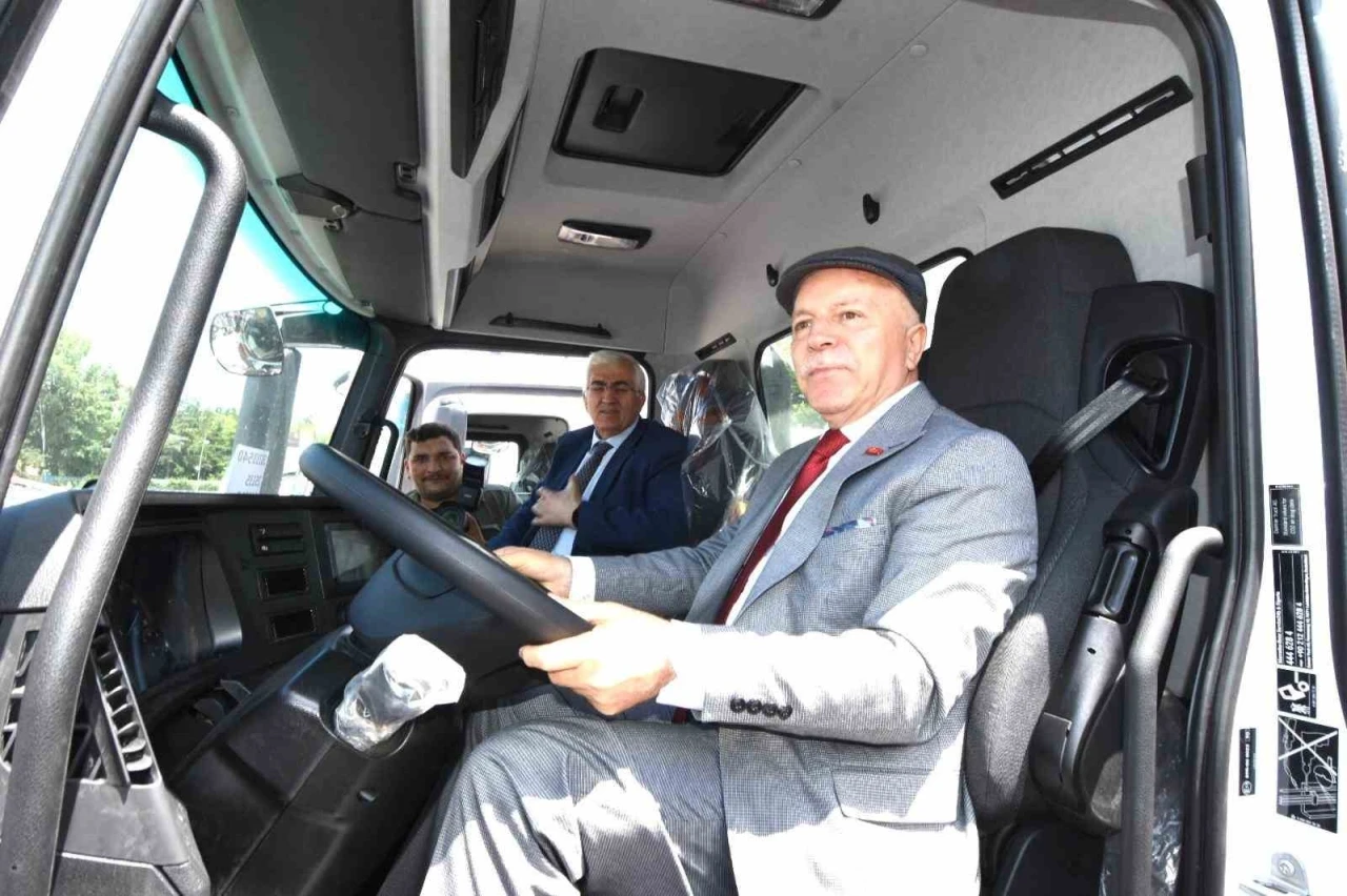 Başkan Sekmen; &quot;Gösteriş değil, hizmet peşinde koştuk&quot;
