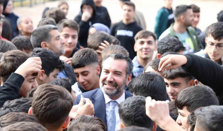 Başkan Şerifoğulları, eğitimci ve &ouml;ğrencilerle bir araya geldi
