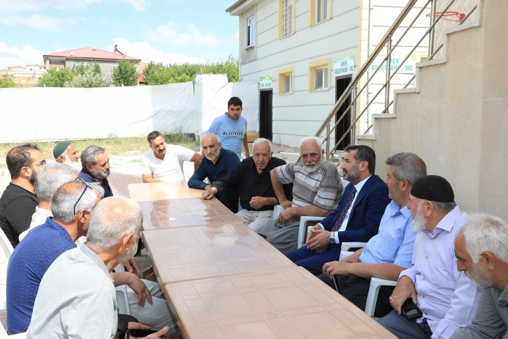 Başkan Şerifoğulları mahalle ziyaretlerinde
