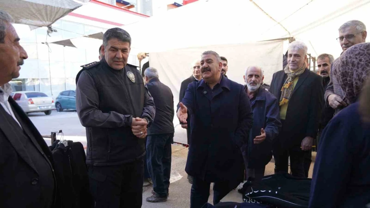 Başkan Sunar ve İl Emniyet Müdürü Karaduman’dan pazar denetimi
