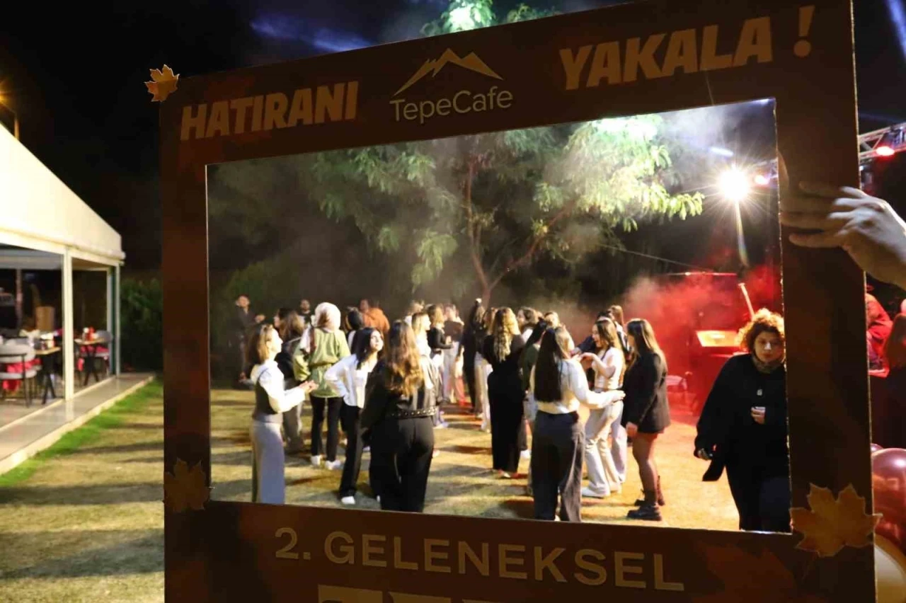 Başkan Tetik, Tepe Şenliği&rsquo;nde gen&ccedil;lerle buluştu
