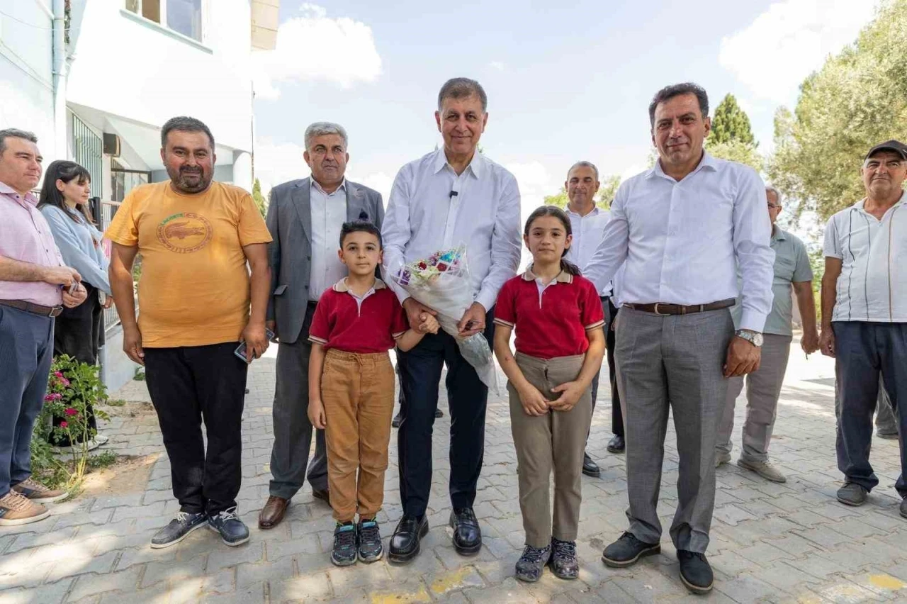 Başkan Tugay K&uuml;&ccedil;&uuml;k Menderes turunda

