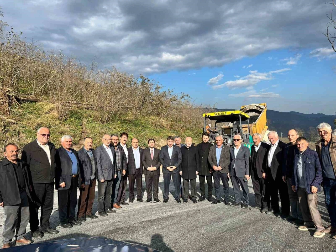 Başkan Türkcan: "Sarpdere-Damarlı yolu hak ettiği değere kavuşuyor"
