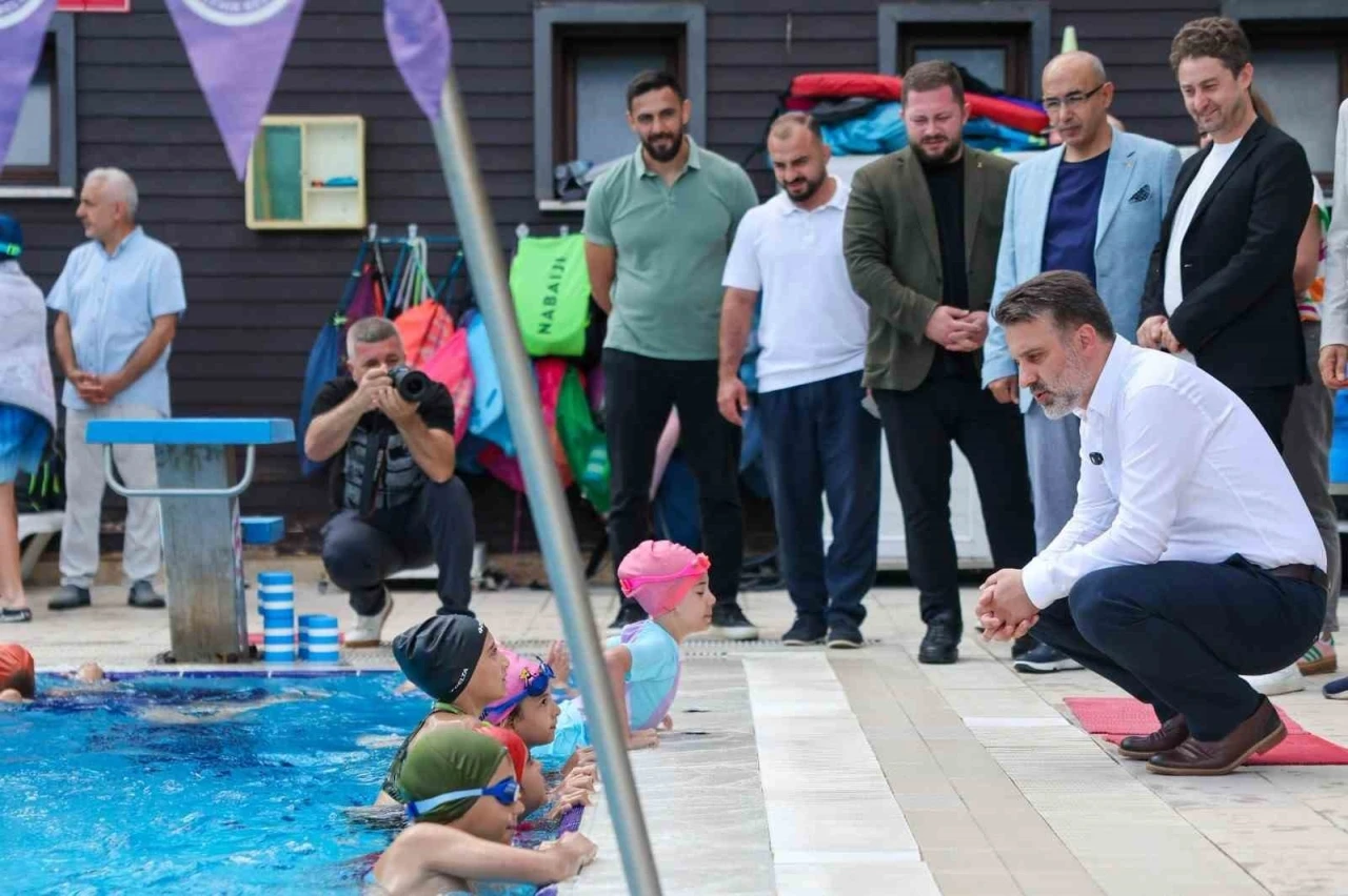 Başkan Vekili Biba&rsquo;dan minik y&uuml;z&uuml;c&uuml;lere ziyaret
