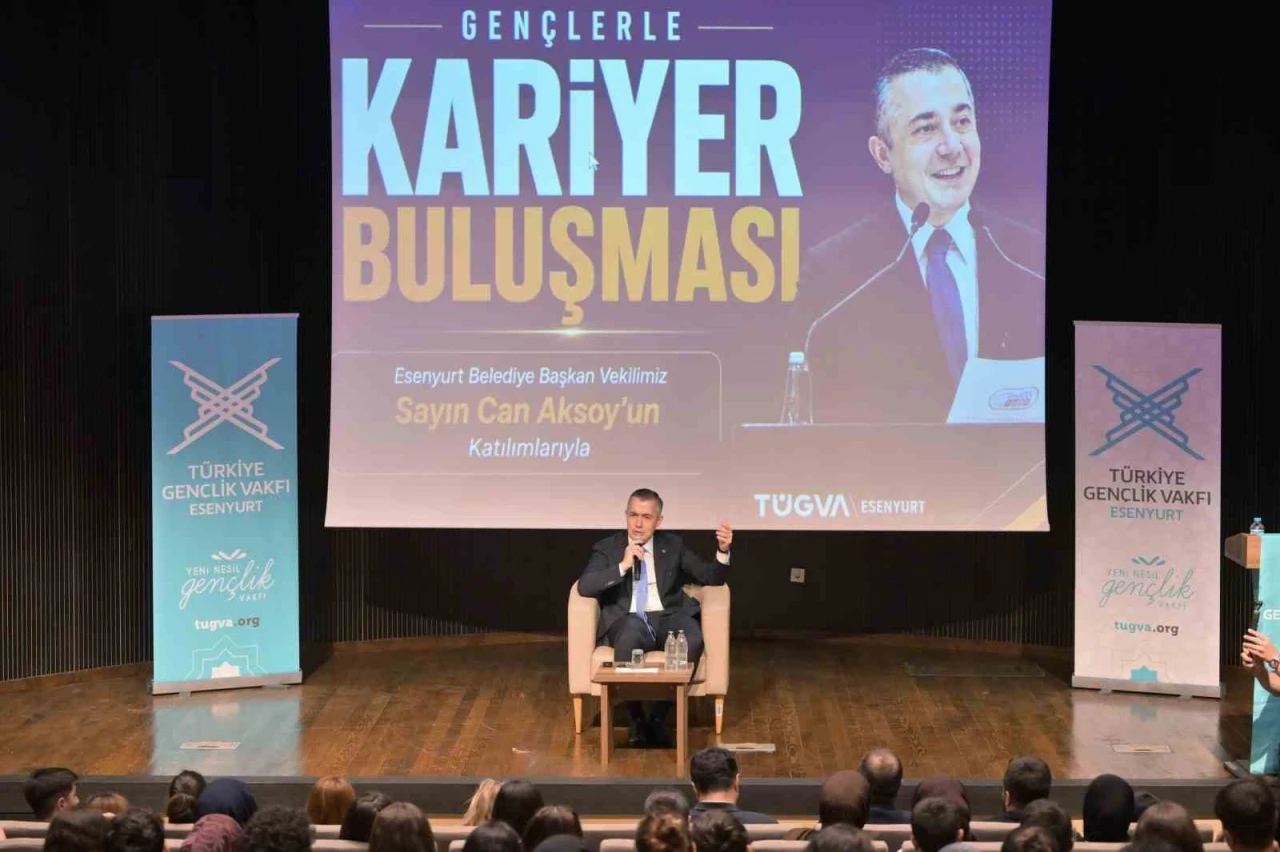 Başkan Vekili Can Aksoy, TÜGVA’nın kariyer buluşmasında genç