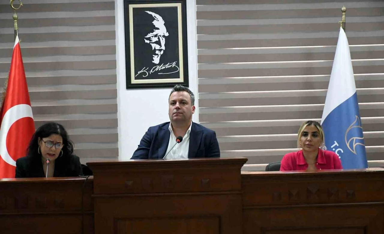 Başkan Vekili Demirtaş: "&Ouml;zer T&uuml;rk Stadı&rsquo;ndaki s&uuml;re&ccedil; resmi teknik raporlar doğrultusunda y&uuml;r&uuml;t&uuml;l&uuml;yor"
