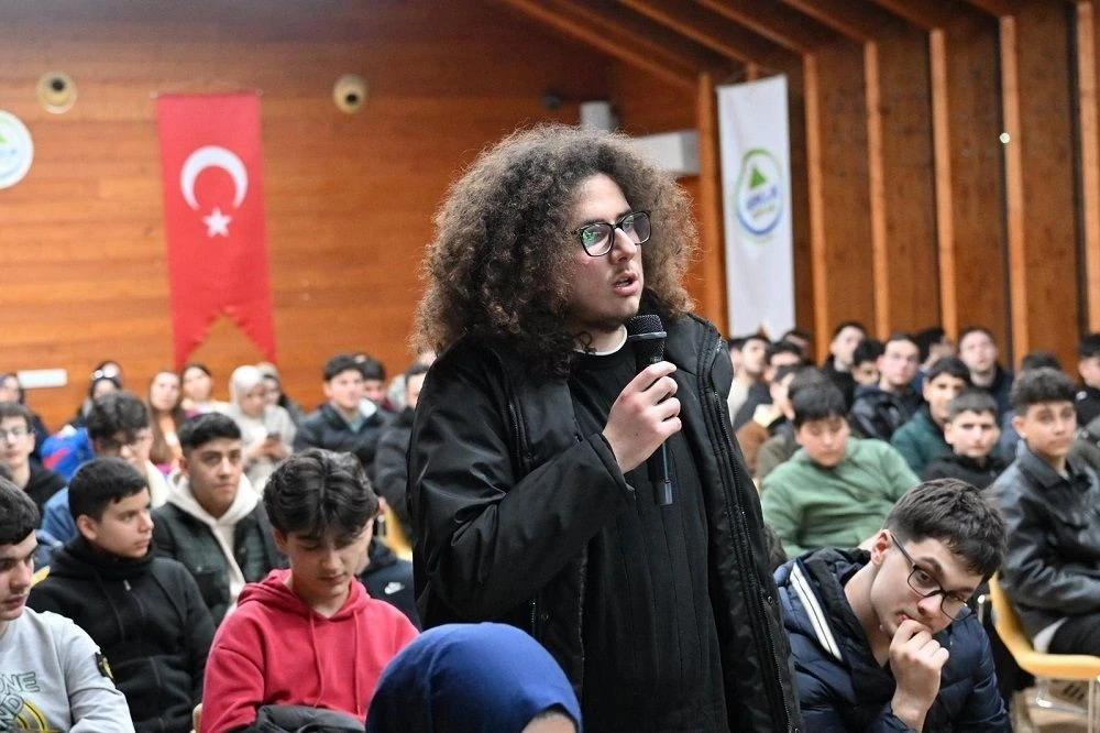 Başkan Vekili Karadeniz, "Gen&ccedil;lik Kampları" programında &ouml;ğrencilerin sorularını yanıtladı
