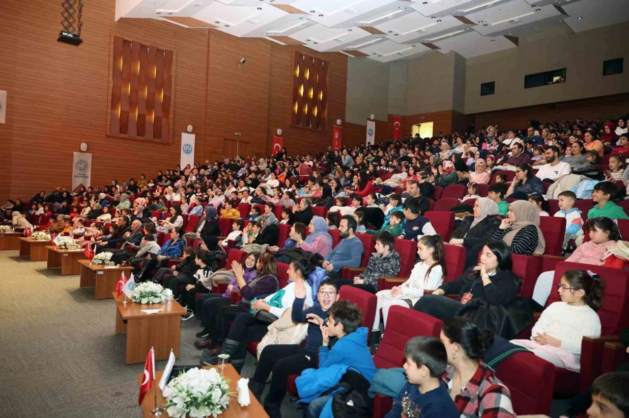 Başkan Yal&ccedil;ın&rsquo;ın &ccedil;ocuklara hediyesi devam ediyor
