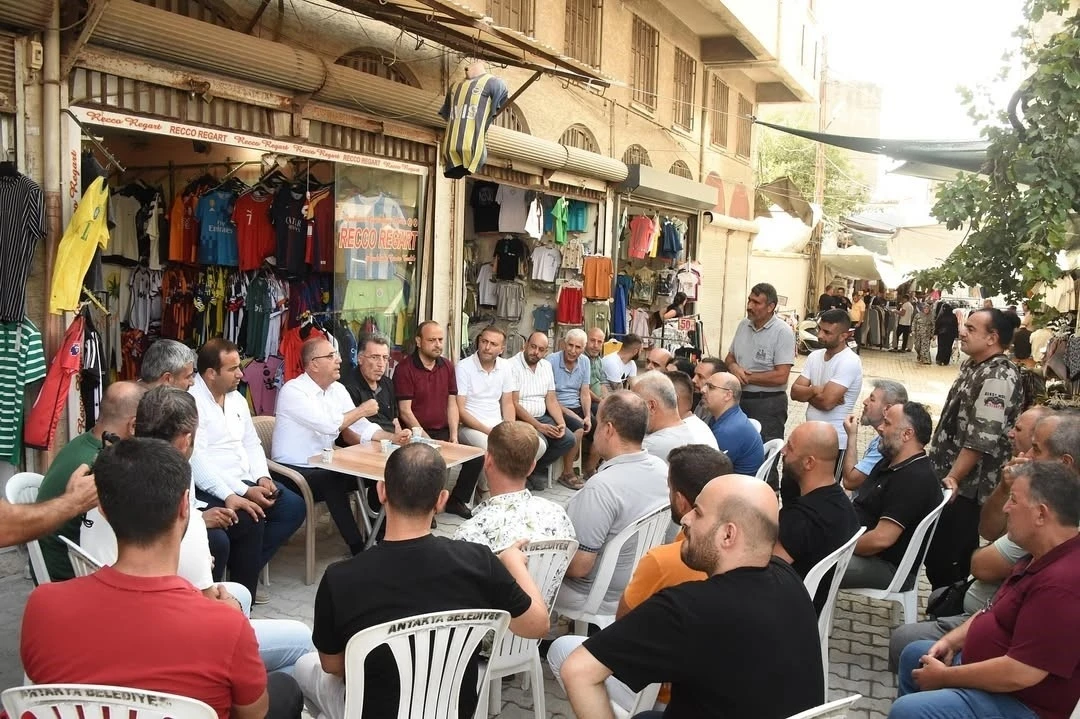 Başkan Yapar, Uzun Çarşı esnafıyla bir araya geldi

