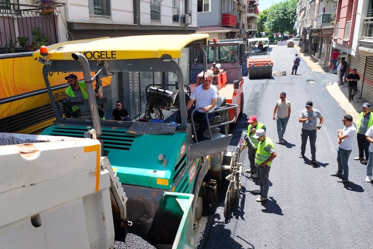 Başkan Yetişkin asfalt &ccedil;alışmalarını yerinde inceledi
