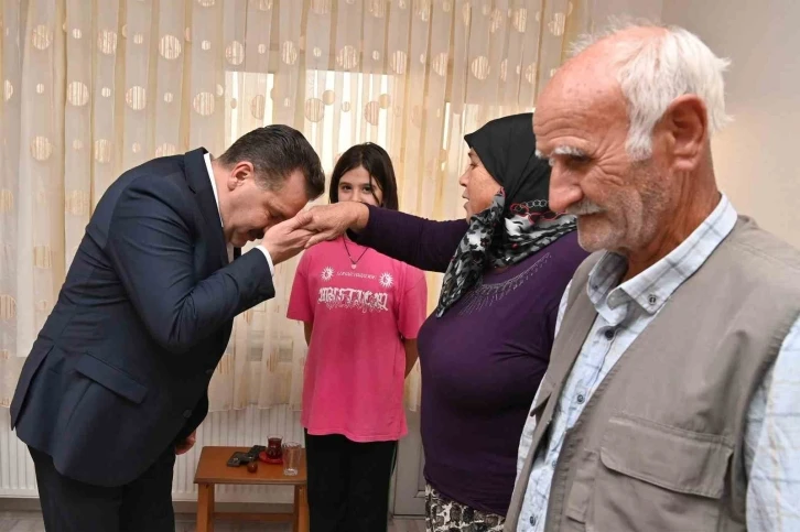 Başkan Y&uuml;cel Yılmaz&rsquo;a vatandaşlardan teşekk&uuml;r
