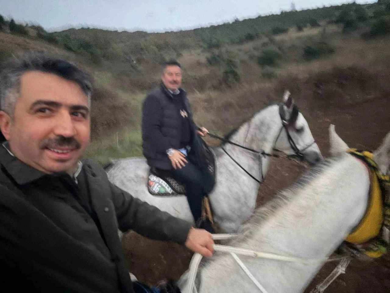 Başkanlar ata binerek stres attı
