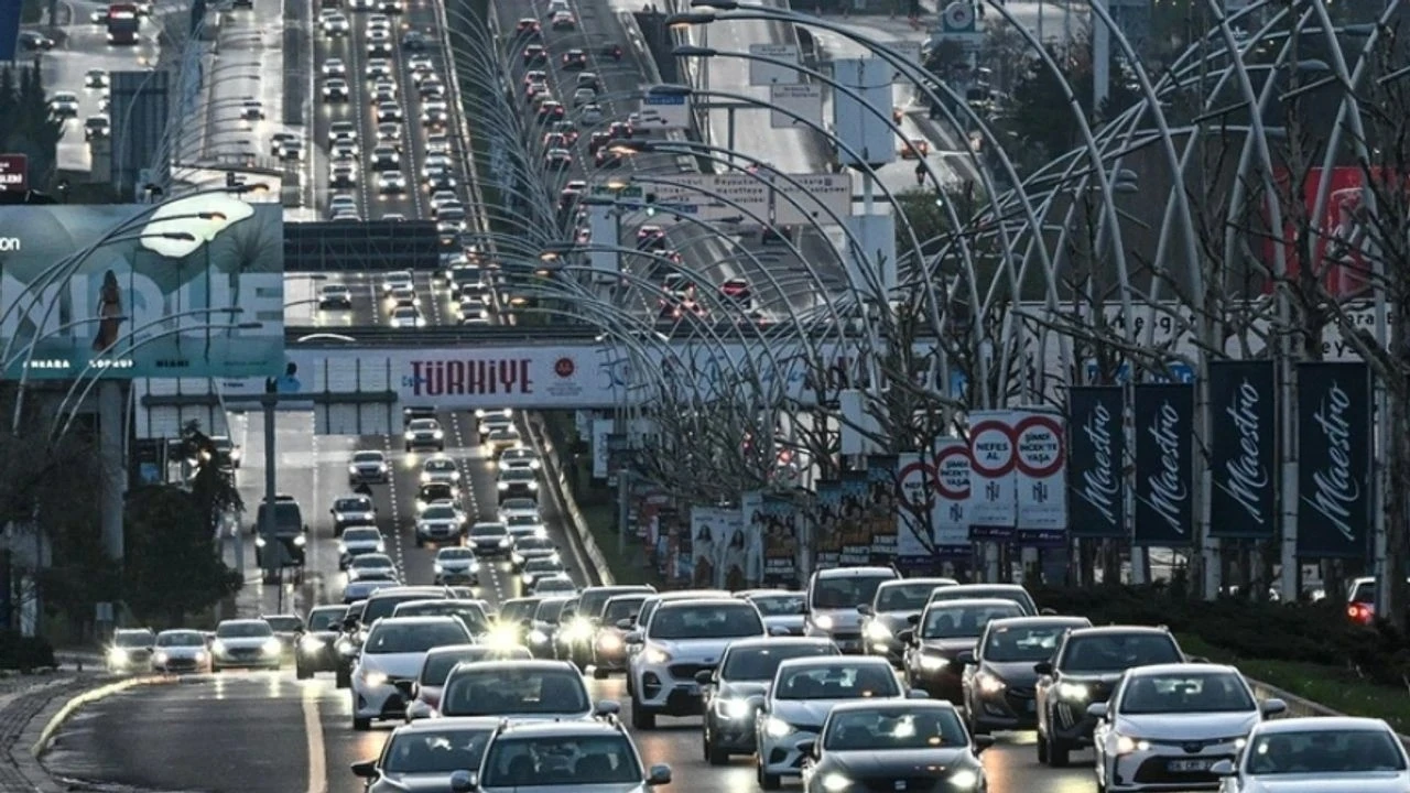Başkentin büyüyen trafik sorunu karşısında Ankara Büyükşehir Belediyesi yetersiz kaldı
