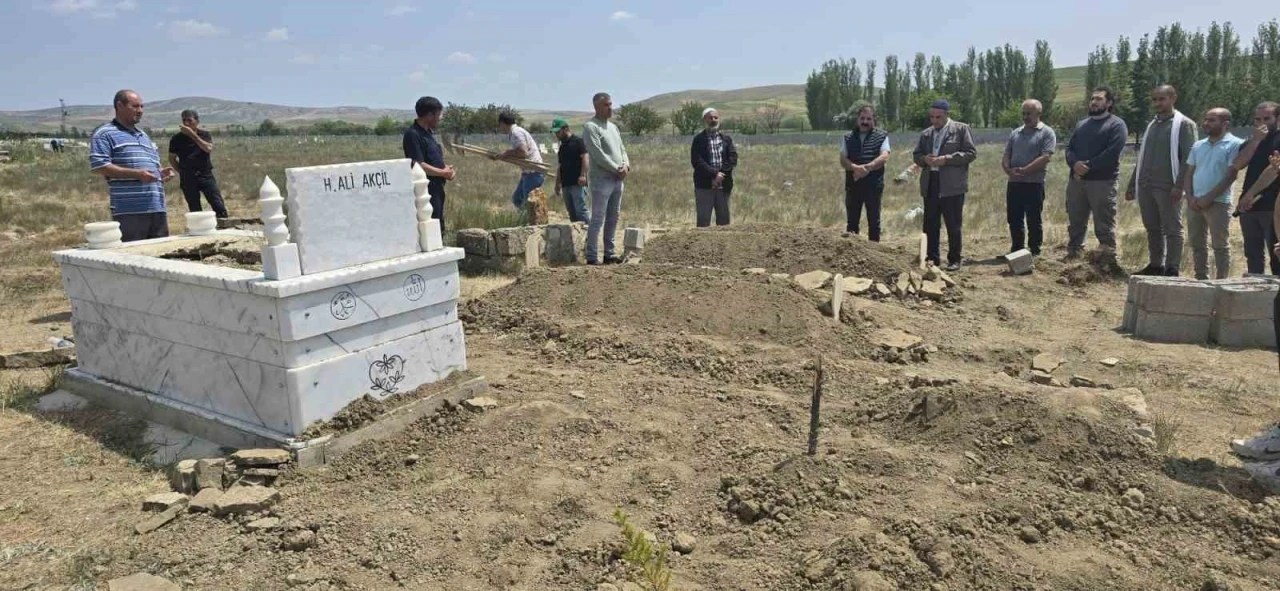Başkentte muhtarlık seçiminden kalan husumet: Baba ve oğul toprağa verildi
